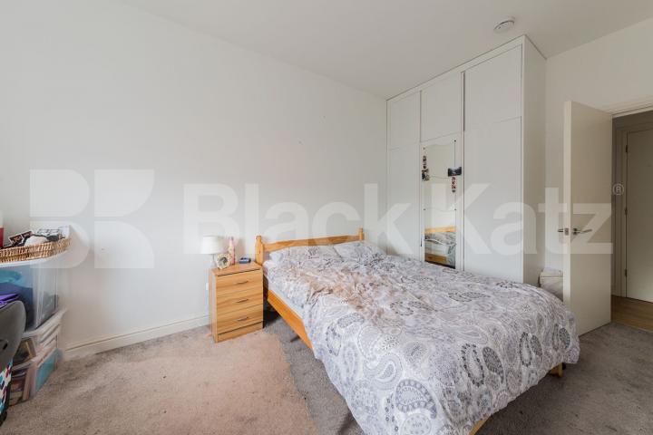 Bright and airy 3 bedroom property with a spacious lounge Hillmarton Road, Islington 